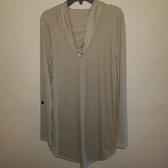 4/$25 Hooded Tunic in Black and Cream - Picture 2 of 4